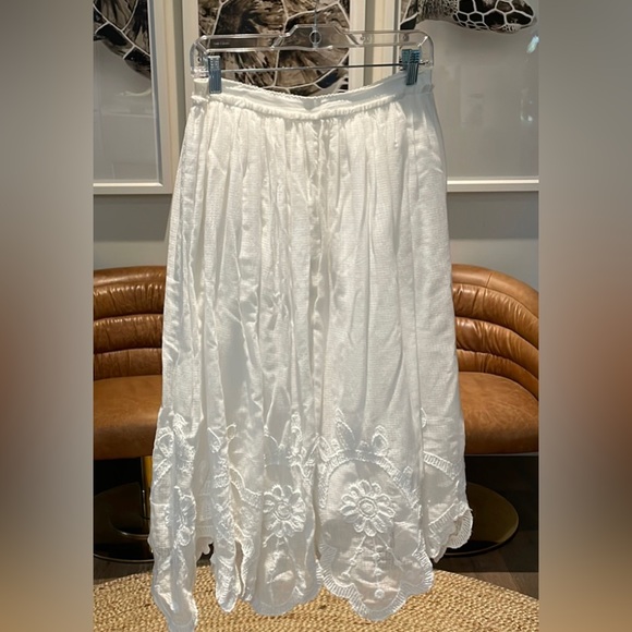 Love Shack Fancy Size: 6 & 8 Colour: White - Picture 3 of 3